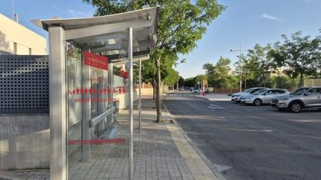 Renovación de paradas y marquesinas de autobús en Villanueva de la Cañada para aumentar la seguridad de los usuarios