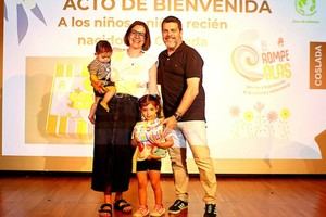 Treinta bebés reciben una cálida bienvenida en Coslada