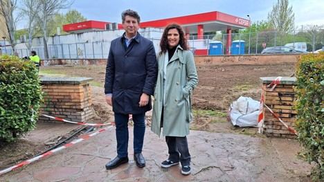 Alcalá transforma la calle Torrejón del Rey con una nueva pradera verde