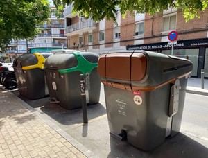 Coslada avanza hacia la sostenibilidad con la instalación de contenedores marrones para biorresiduos