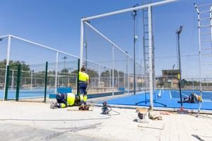 Mejora en la pista de tenis del Complejo Deportivo Ángel Nieto en Boadilla del Monte