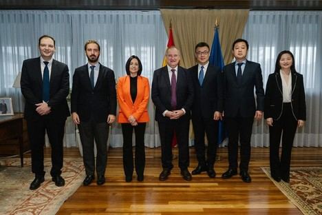 Hereu y Torró se reúnen con Chery y Ebro para evaluar la planta de Zona Franca