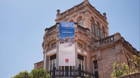 Fachadas de instituciones madrileñas se engalanan para recibir al Papa León XIV en su visita a España