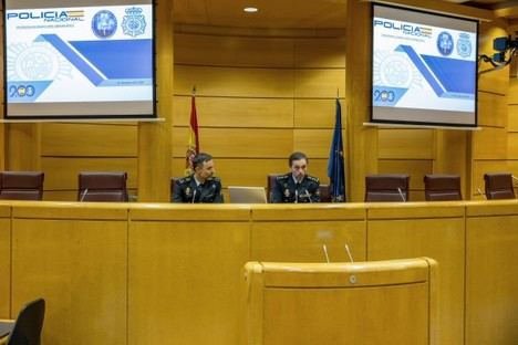 Conferencia de la Policía Nacional sobre ciberseguridad para senadores