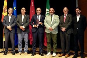 Móstoles, galardonada con la "Escoba de Platino 2026" por su efectiva limpieza de grafitis