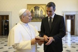 Sánchez y el papa León XIV abogan por la paz y el derecho internacional en su encuentro en el Vaticano